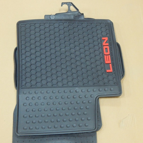 tipske patosnice seat leon 12- sa logom