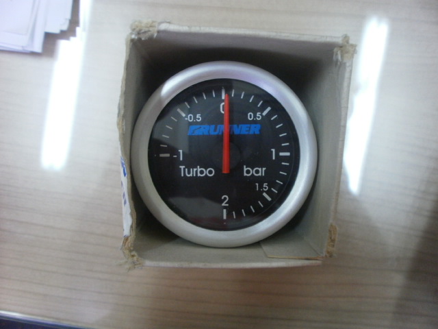 RUNNER CAJGER PRITISKA TURBINE/BELI,CRNI