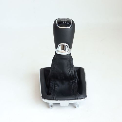 Skoda Fabija 3 komlet rucica menjaca sa ramom i kozom