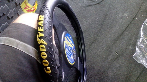 goodyear obloga volana sa zutim natpisom