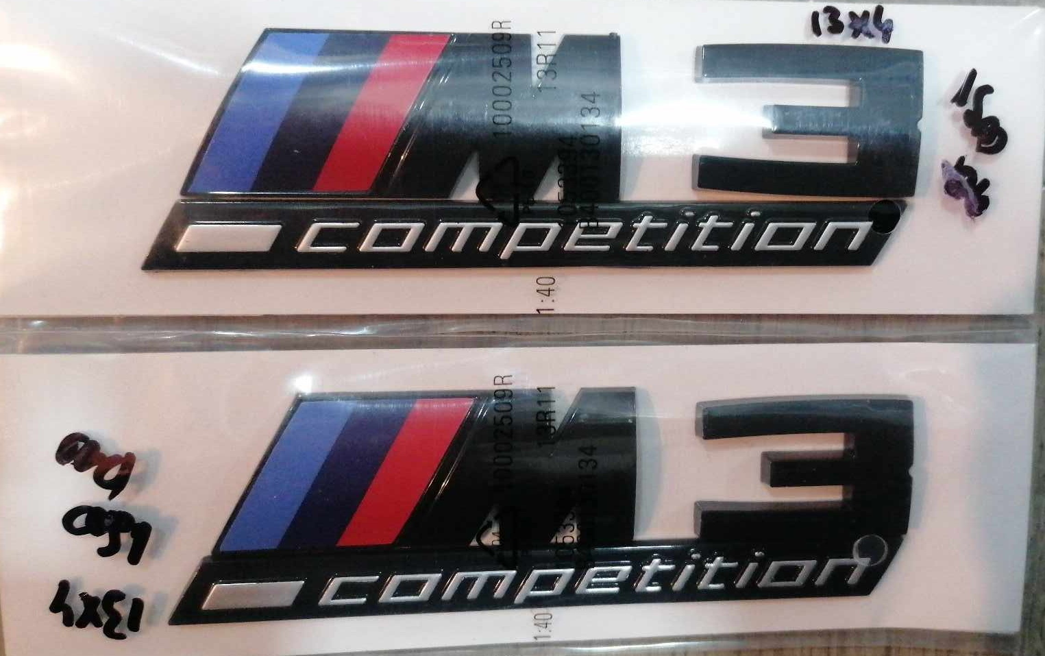 BMW M3 oznaka competition. Dimenzije:13x3.8cm.