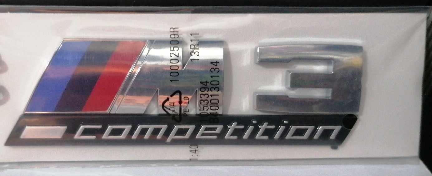 BMW M3 oznaka competition. Dimenzije:13x3.8cm.