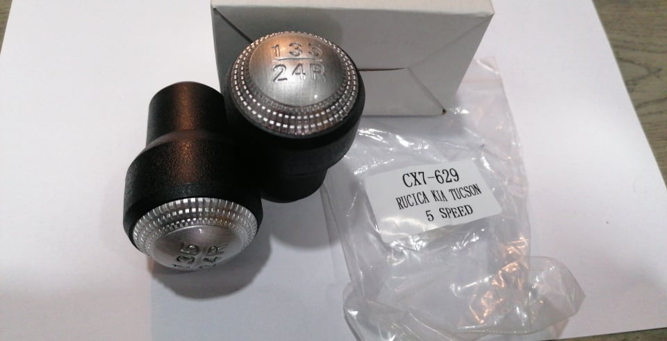 Hyundai Tucson  rucica menjaca sa 5brzina